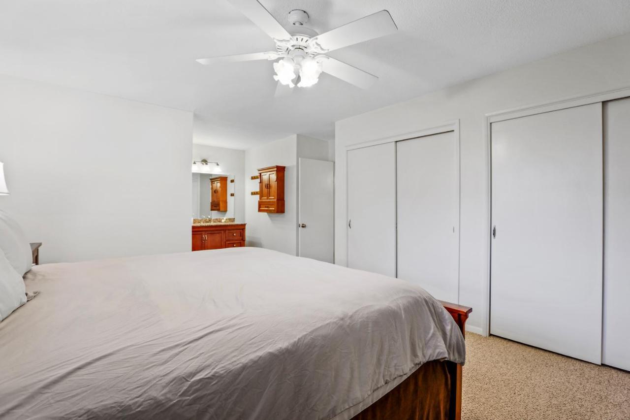 Captivating Continental Country Club Retreat With 4 Bdr And Spacious Deck! 깃대 외부 사진