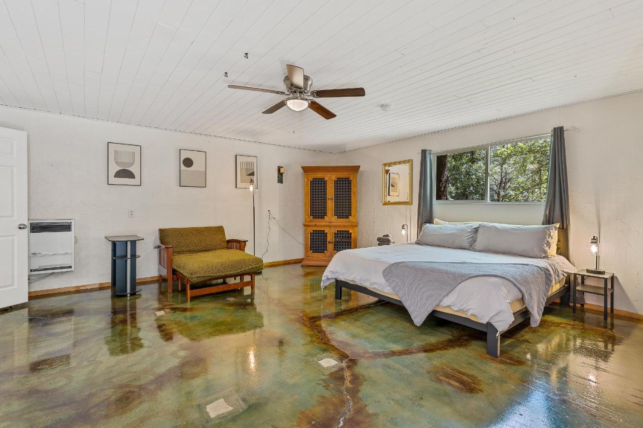 Captivating Continental Country Club Retreat With 4 Bdr And Spacious Deck! 깃대 외부 사진