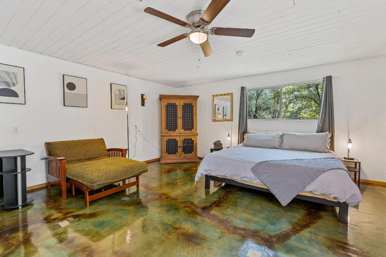 Captivating Continental Country Club Retreat With 4 Bdr And Spacious Deck! 깃대 외부 사진