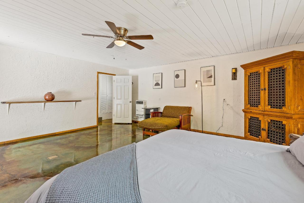 Captivating Continental Country Club Retreat With 4 Bdr And Spacious Deck! 깃대 외부 사진